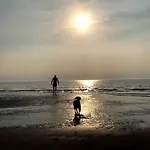 Nyaraló Cosy On Edge Of District *