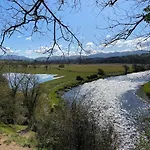 Nyaraló Cosy On Edge Of District