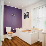 Cosy On Edge Of District