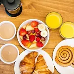 Nyaraló Cosy On Edge Of District