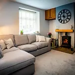 Cosy On Edge Of District * Little Broughton