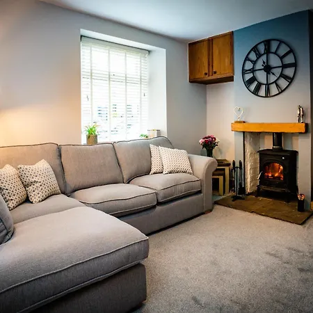 Cosy On Edge Of District * Little Broughton