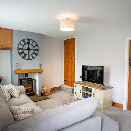 Cosy On Edge Of District